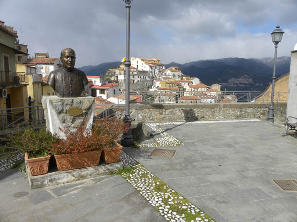 33. Sellia Monumento 2